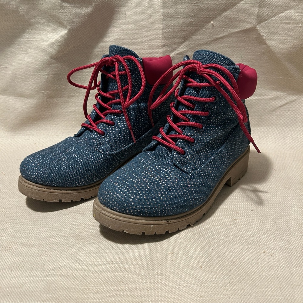 Trail river boots size 6